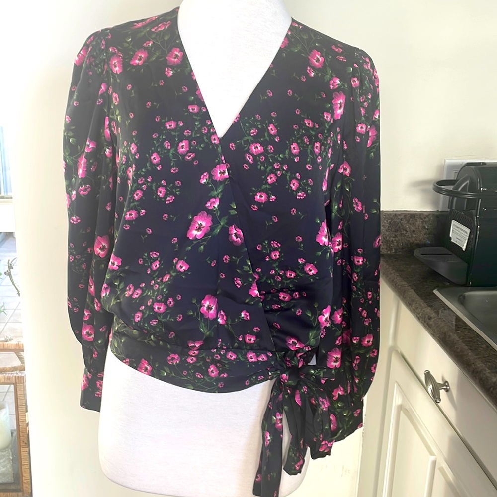 Banana Republic, fun , beautiful flowery top   Perfect for holiday parties